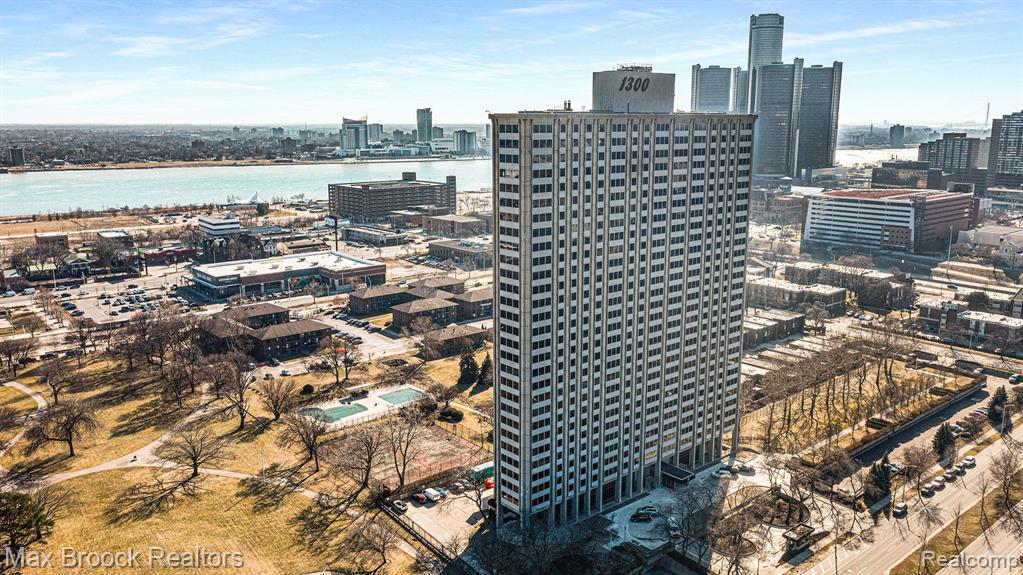 Sold luxury co-op at 1300 E Lafayette Street Unit 804 in Detroit Michigan