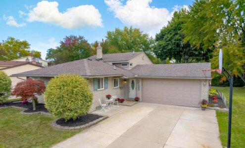 Quad-level home sold on Liverpool Street in Livonia Michigan