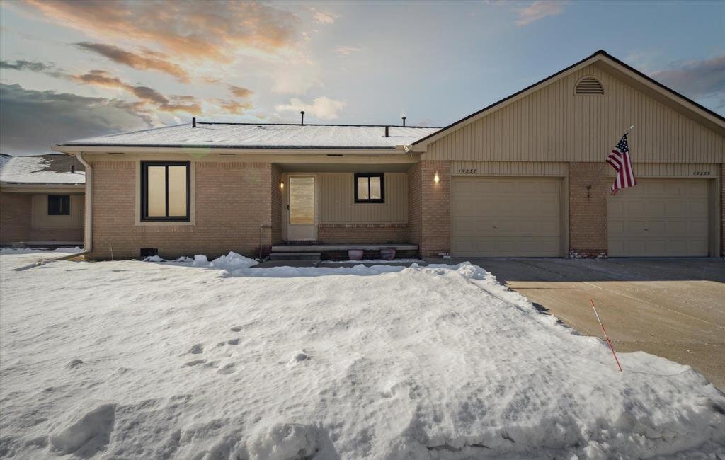 Ranch condo sold on Angela Court in Roseville Michigan