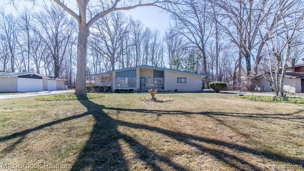 Sold ranch home at 20205 S Greenway Street in Southfield with Birmingham schools