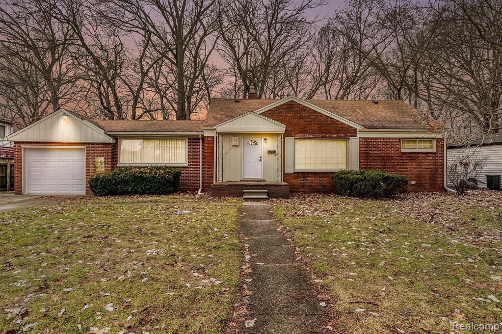 Sold home at 21121 Westhampton Street in Oak Park Michigan
