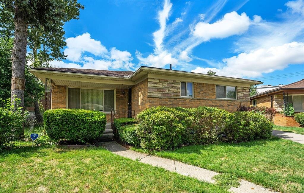 Brick ranch home sold on Beverly Street in Oak Park Michigan