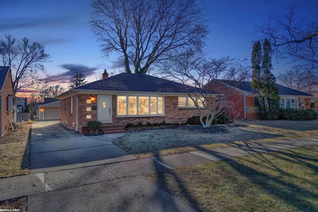 Designed Living Real Estate West Bloomfield Mi 2328 Derby Street Birmingham Mi 48009 Leased