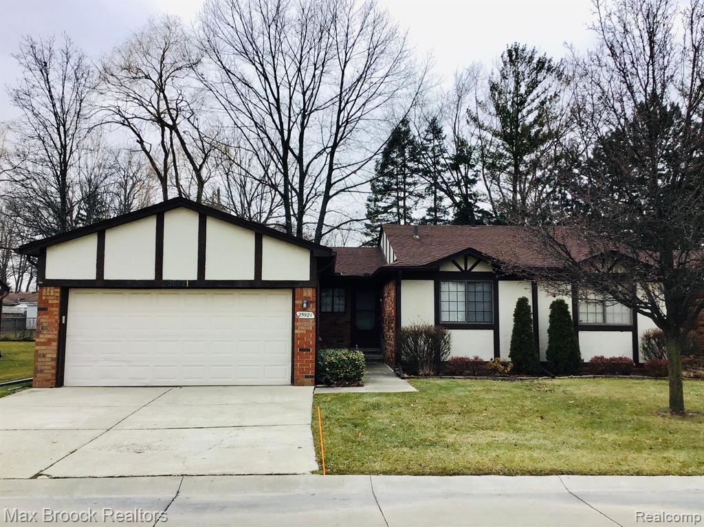 End-unit ranch condo sold on Joanne Smith Drive in Warren Michigan