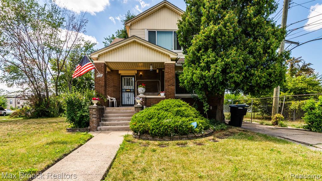 Six-bedroom brick colonial sold in the Heights Park neighborhood of Detroit Michigan