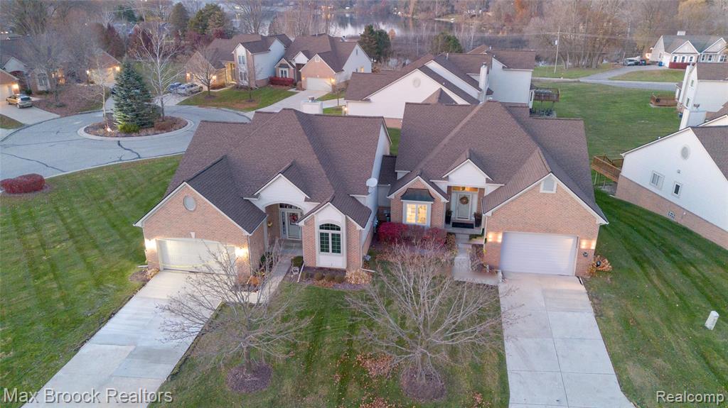 6157 Lochmore Drive Commerce Township MI condo sold at record price in Villas At Beacon Hill by Patrice Henderson