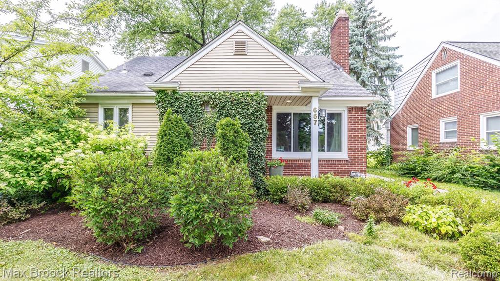 Sold home in Pembroke Manor Birmingham MI at 657 Coolidge Road