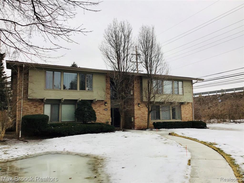 Exterior of Bloomfield Concord condominium in Bloomfield Township Michigan