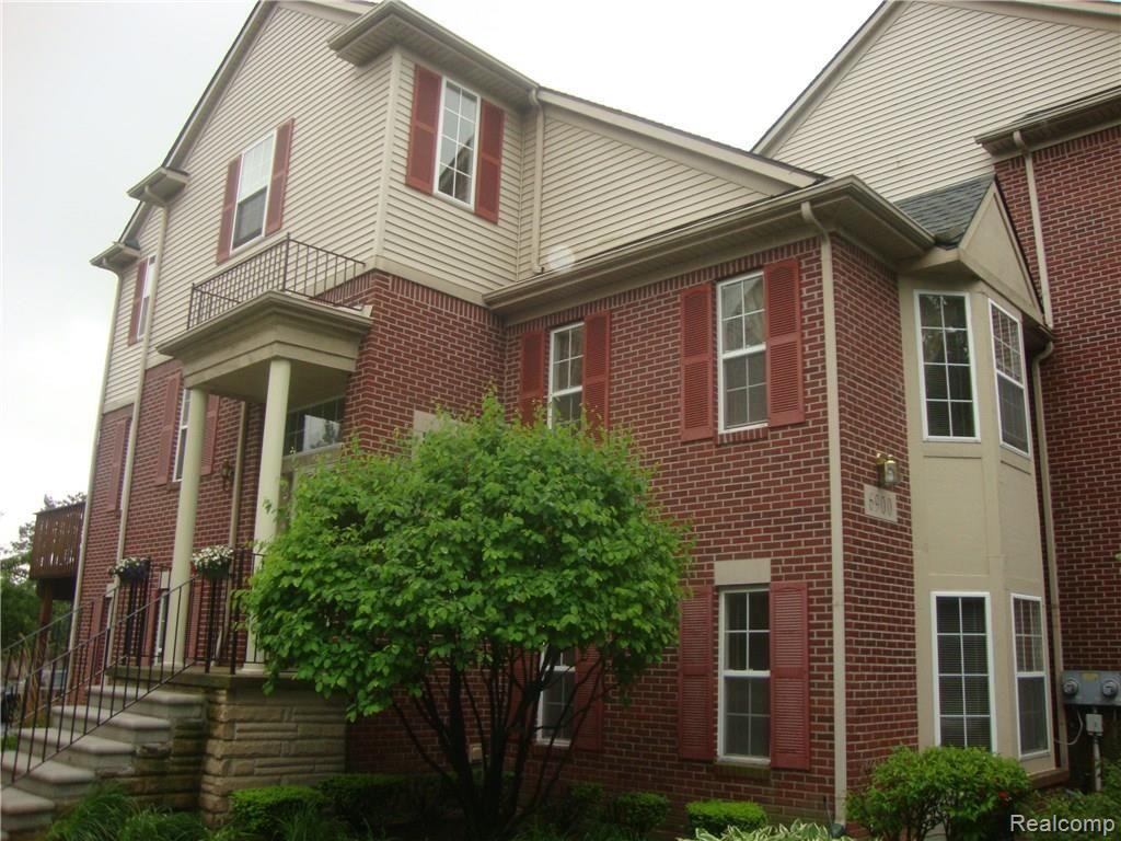 Designed Living Real Estate West Bloomfield Mi Brownstones Of Westland