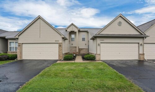 Leased condo in Oak Park MI Pine Valley subdivision