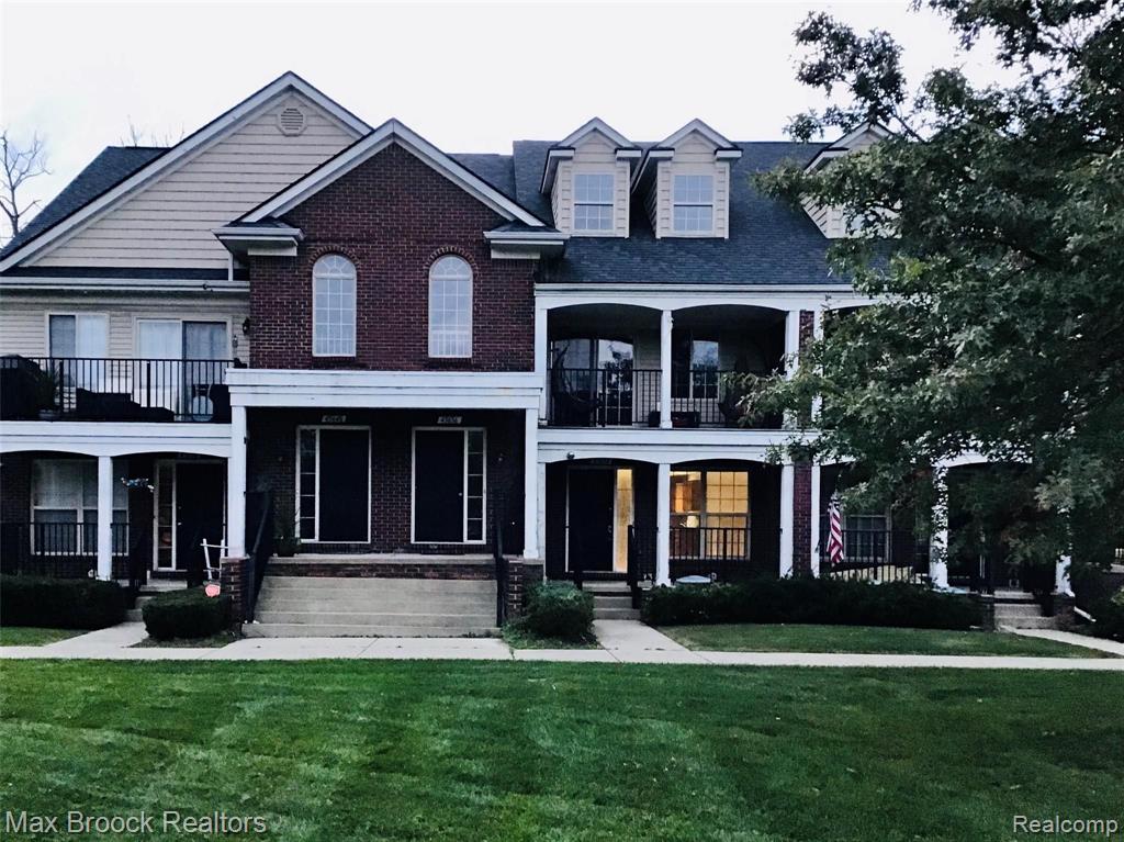 Exterior of sold condo in Harvard Oaks subdivision Shelby Township MI