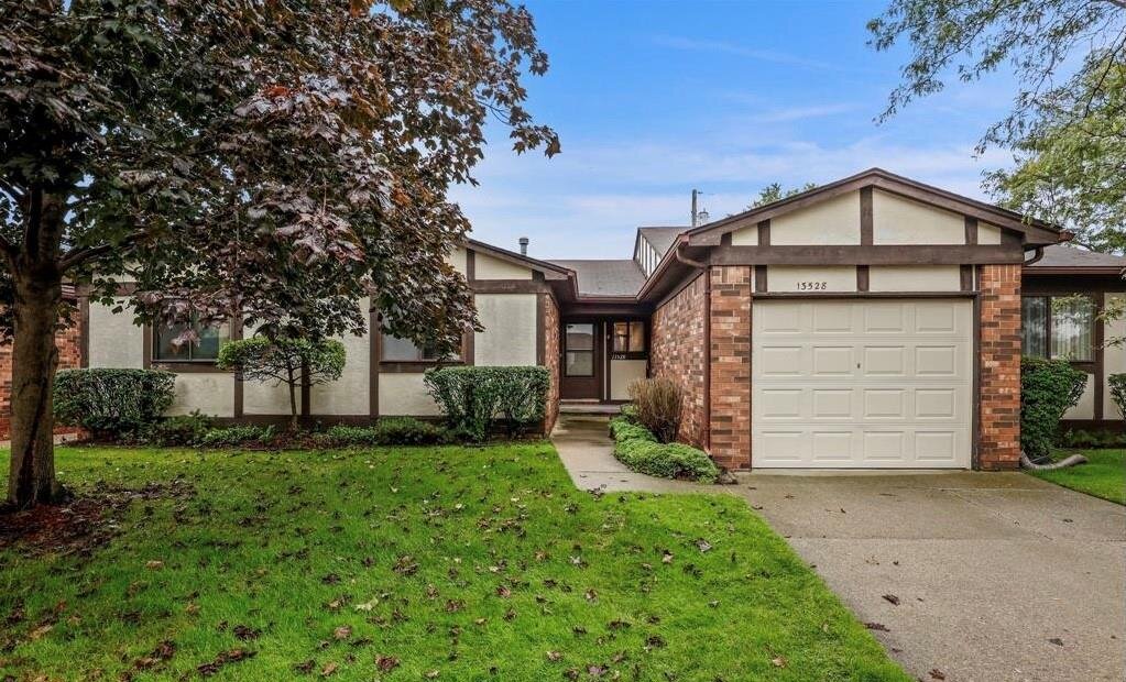 Leased condo in Warren MI West Pointe Villa