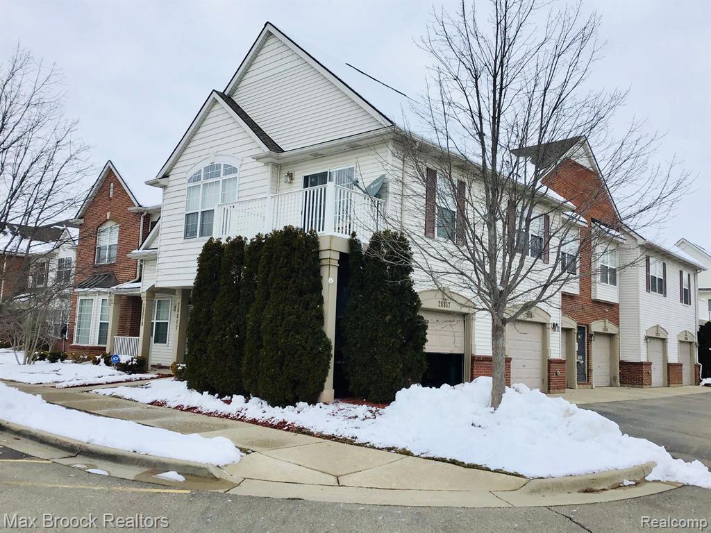 Sold end-unit condo at 28817 Whitby Drive in Romulus Michigan