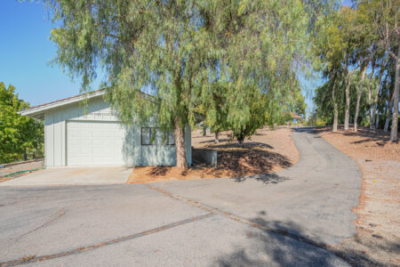 Workshop at 145 Yucca Rd Fallbrook with 220V power, air conditioning, and ADU conversion potential