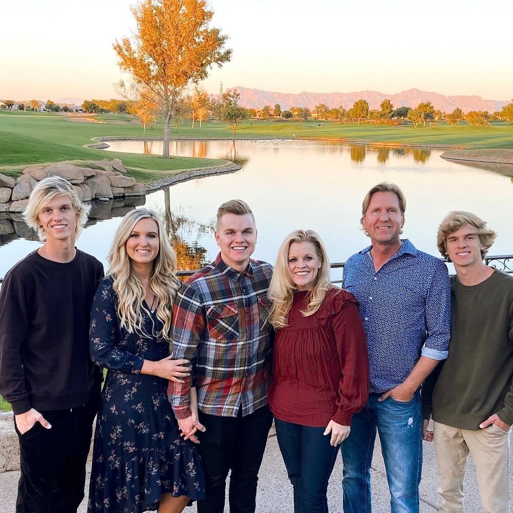 Sarinah Brooks Gilbert Az Family Photo 2020 1000xauto.fit 